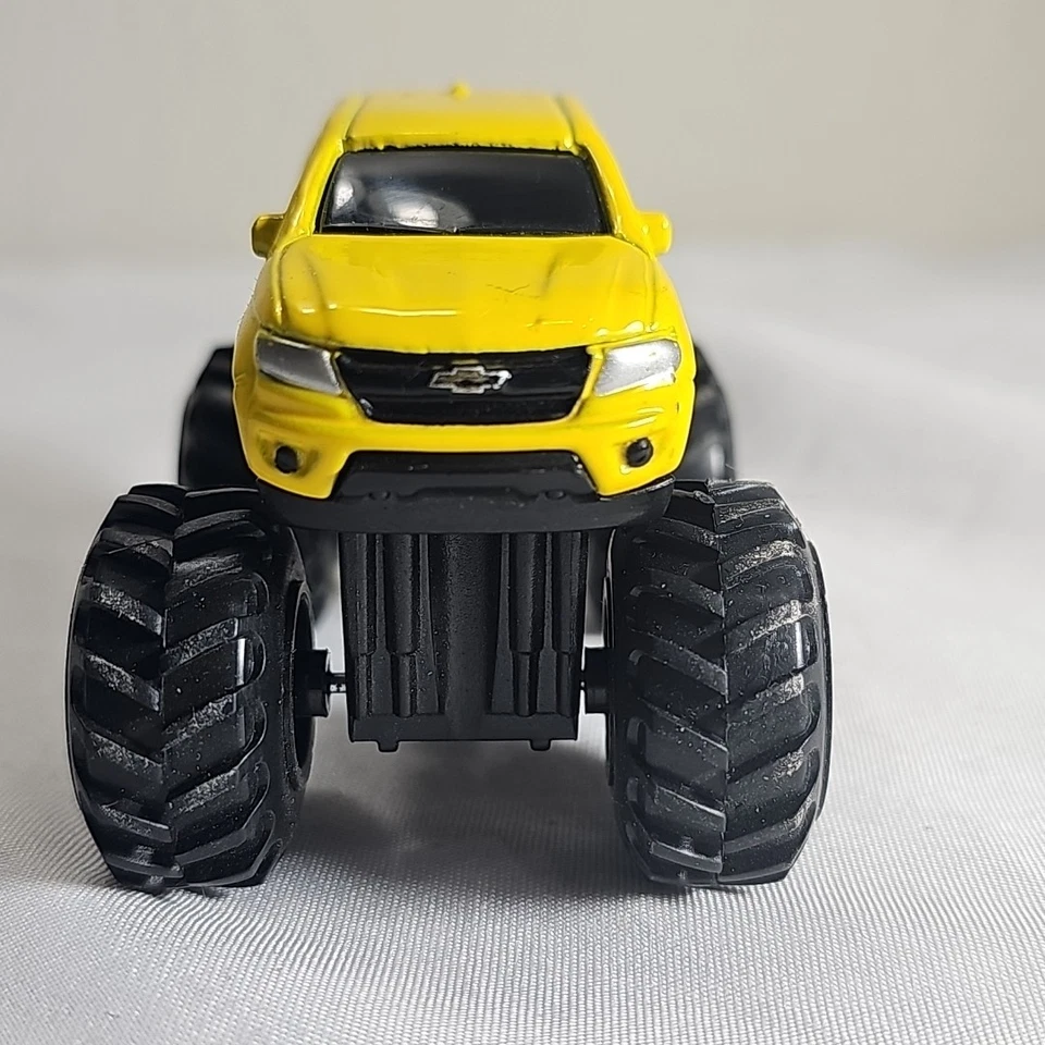 Maisto Chevrolet Colorado Z71 Monster Jam Mud Truck Dirt Demons 1:64 Diecast - Image 3 of 4