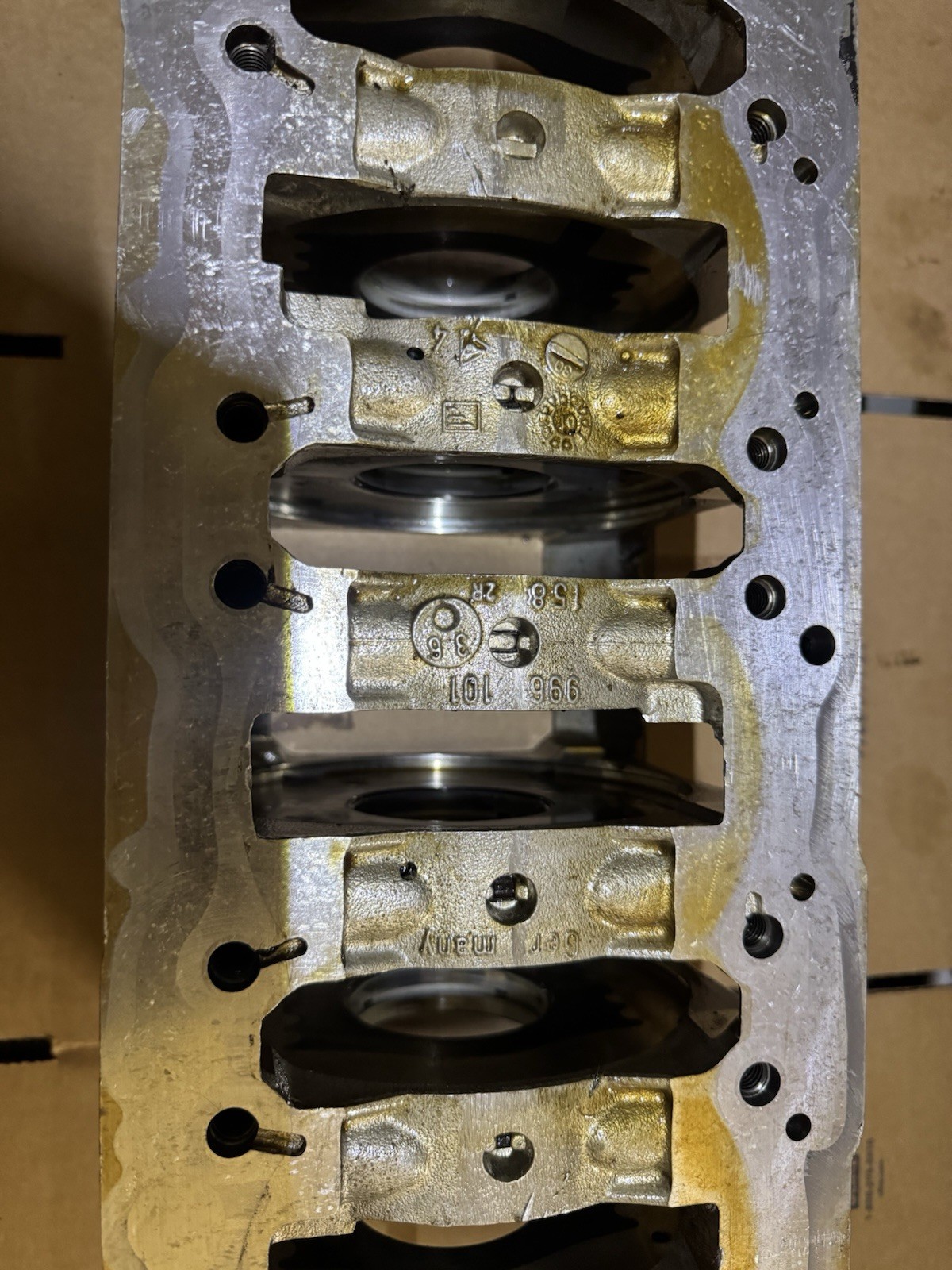 1997-2004 Porsche Boxster 986 996 911 M96 Crankshaft Carrier 99610101264