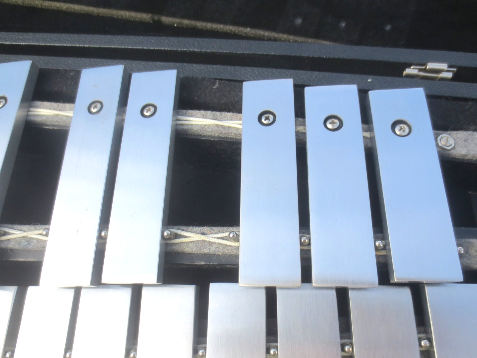 MUSSER M646 2.5 OCTAVE BELLS CARBON STEEL BARS  & CASE  Glockenspiel VERY NICE!