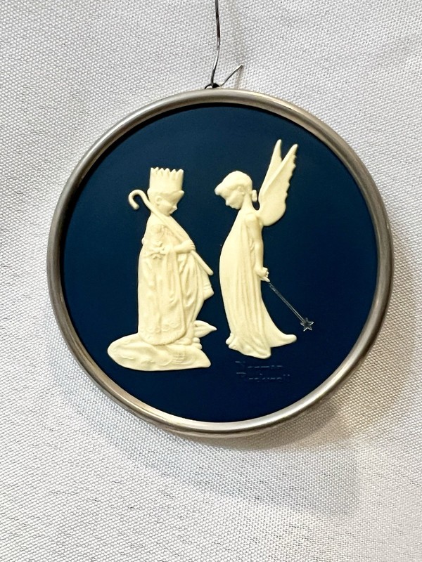 Vintage Hallmark Dress Rehearsal NORMAN ROCKWELL Cameo Ornament 1983 4th In Ser
