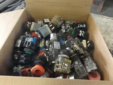 WHOLESALE LIQUIDATION PUSH BUTTONS & SWITCHES LOT OF 75 VARIETY OF BRANDS AS IS