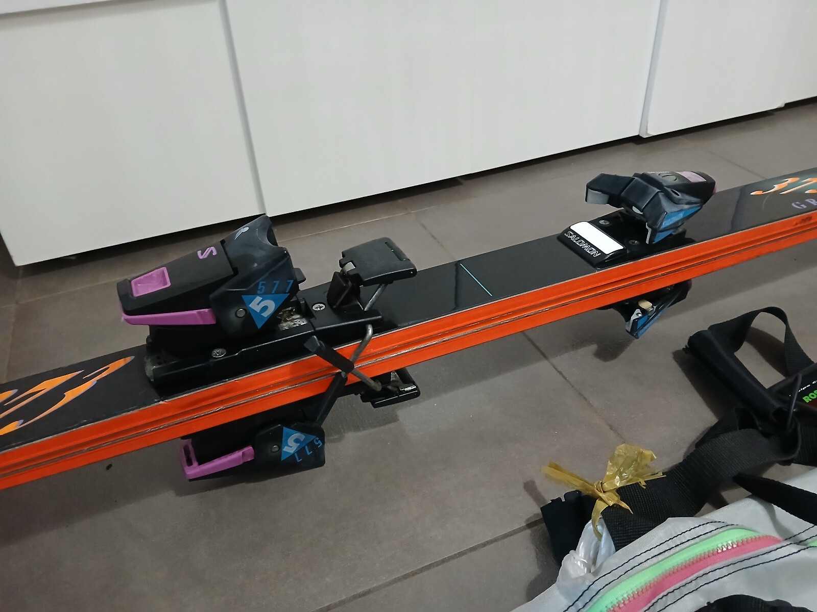 Sci Rossignol Sports E373 Graphite Attacchi Salomon 577 Borsa e Bacchette