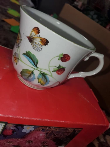 VINTAGE OLD FOLEY JAMES KENT STAFFORDSHIRE ENGLAND STRAWBERRY BUTTERFLY CUP MUG