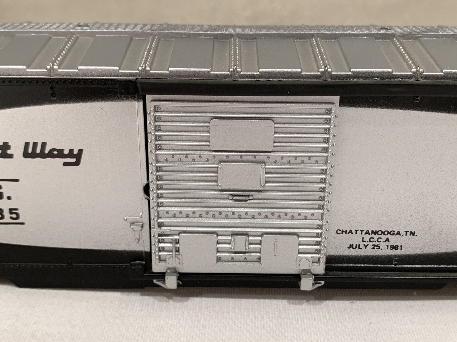 LIONEL CENTRAL OF BOX CAR SHELL & DOORS NO TRUCKS 69435! O