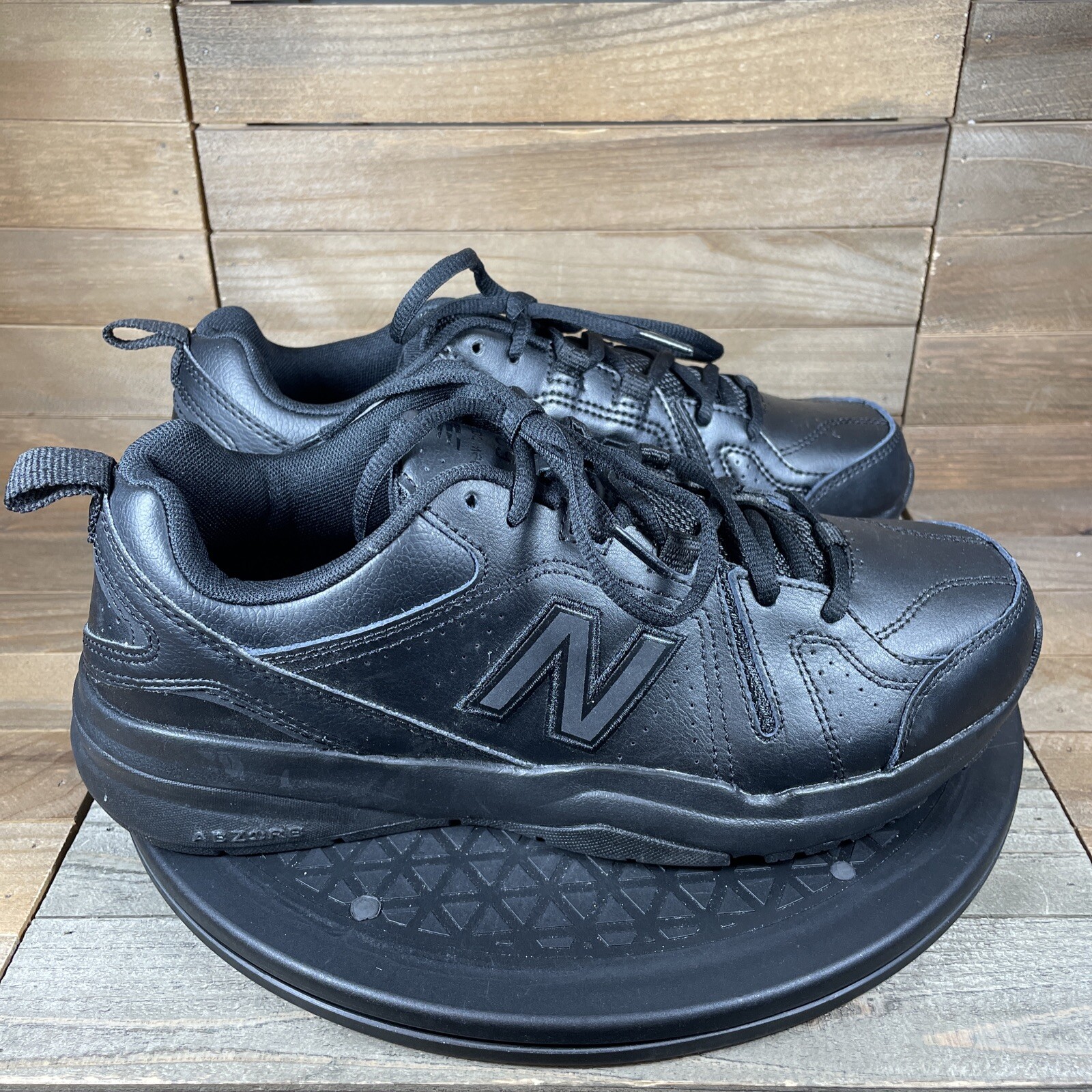 New Balance Mens Size 8 D MX608AB5 