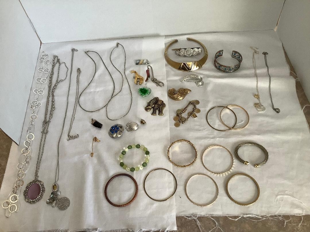 Big Jewelry lot over 35 pieces some name Brand