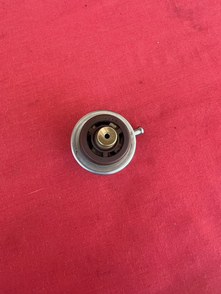 Regulador de presión de inyección de combustible OEM Bosch 0280160575 VW Golf Passat Audi 90 A4 Foto 3 de 3