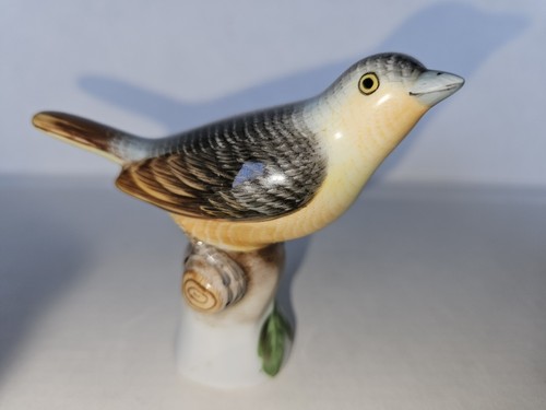 HEREND, GRAY SINGER BIRD WITH LT. BLUE BEAK, HANDPAINTED PORCELAIN FIGURINE 5048 - Picture 5 of 6