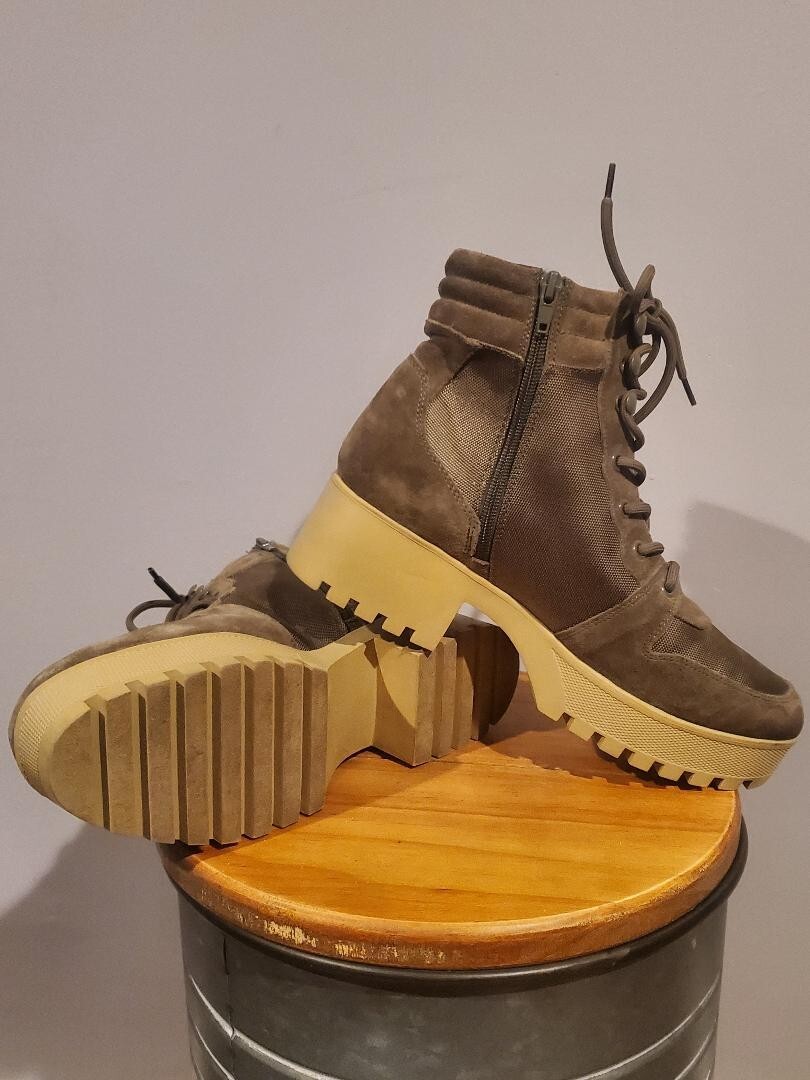 Steve Madden Womens Olive Platform Boots size 10