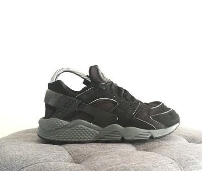 black huaraches size 6.5