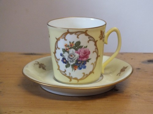 Goumot Labesse gelbe Tasse aus Limoges Porzellan Stil 18. Jh., Liter - Bild 1 von 5