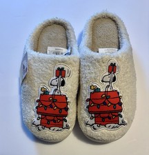 NEW PEANUTS SNOOPY CHRISTMAS SLIPPERS WOMAN'S SIZE S/M 15 off