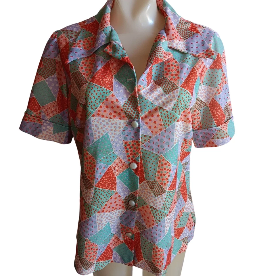 Blusa De Colección Grande Años 70 Poliéster Abuela Estampado Retazos Manga Corta Hecha a Mano Foto 2 de 4