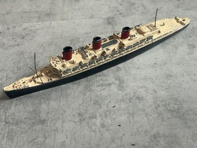 Wiking 1:1250 Queen Mary 2 *C23*