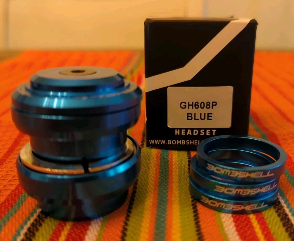 Nuevo En Caja Bombshell Racing BMX Auriculares Sellados Copa Externa 1-1/8" Espaciadores Azules Foto 2 de 4