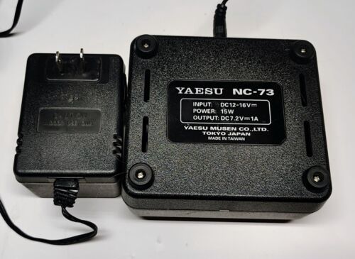 CARGADOR DE RADIO OEM YAESU NC-73 con ADAPTADOR DE CORRIENTE PA-21B 7.2 VDC @ 1 AMP (2 DISPONIBLES) - Imagen 2 de 2