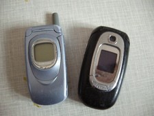 Lot of 2 vintage mobile phones Samsung