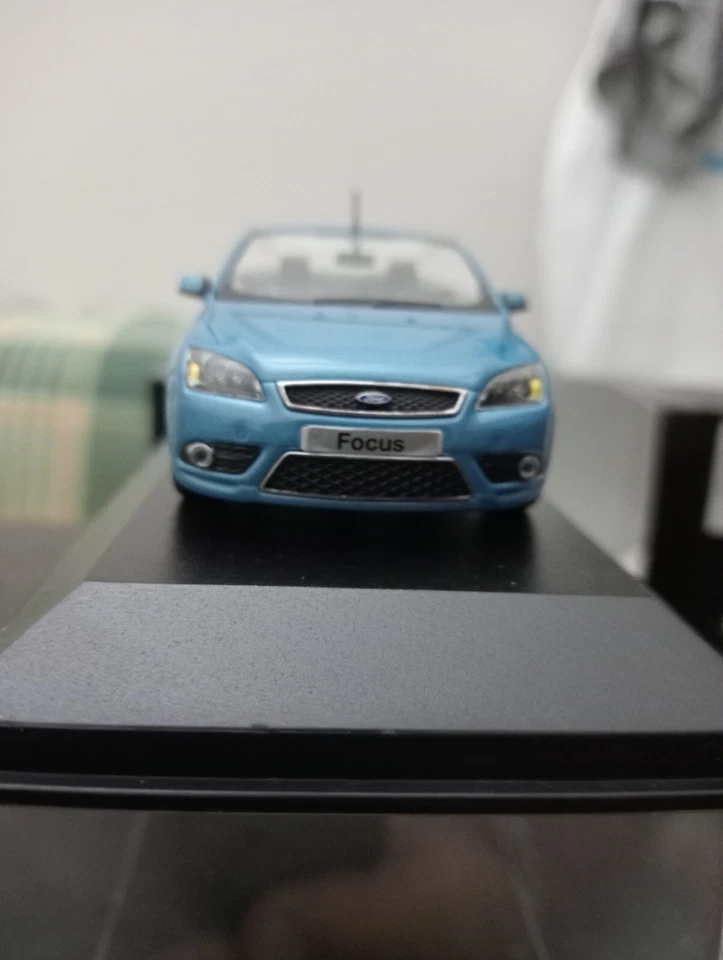 Ford Focus Coupé-cabriolet 1/43 Minichamps - Immagine 4 di 4