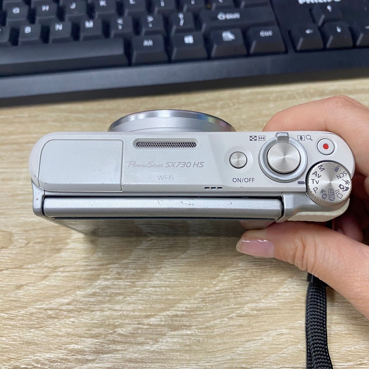 Canon PowerShot SX730 HS 20.3MP 40x Optical Zoom &Tilt LCD Digital