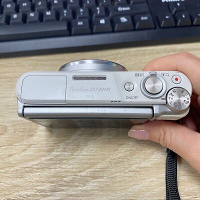 Canon PowerShot SX730 HS 20.3MP 40x Optical Zoom &Tilt LCD Digital