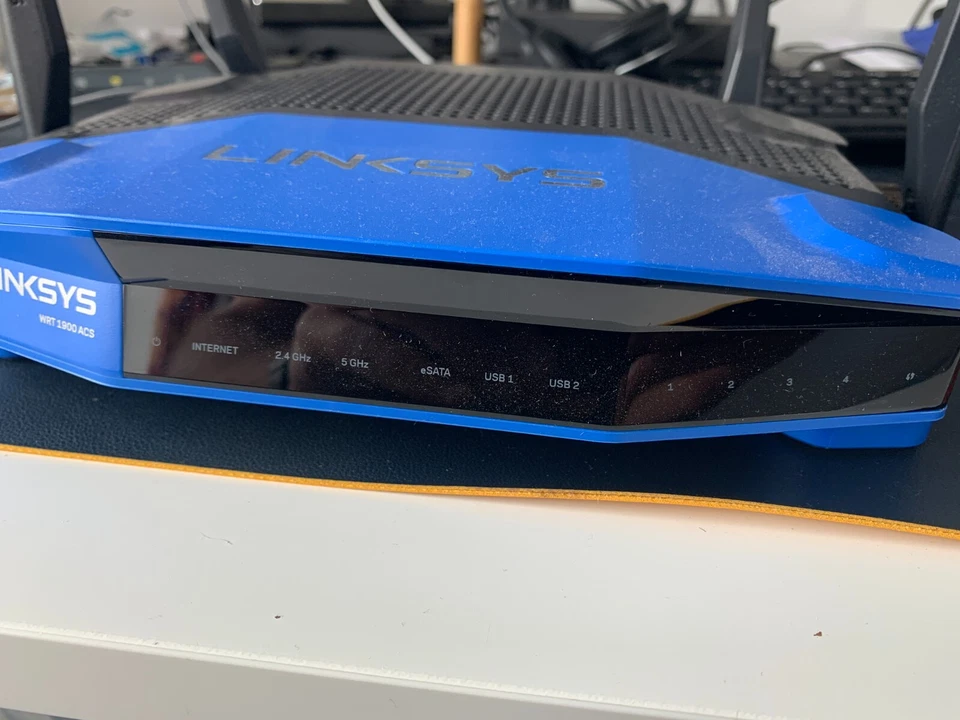 Linksys wrt1900acs Dual-Band Wi-Fi Router with Ultra Fast 1.6GHz CPU /w OpenWRT - Image 3 of 4