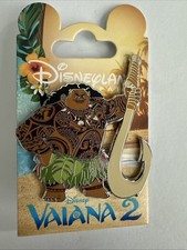 Disneyland París - DLP - Moana 2 - Maui Holding Magic Hook - Prendedor Disney - B