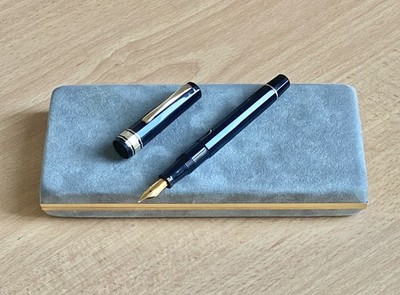 Omas Extra - Vintage 750 Gold Nib Fountain Pen - 18K Made In Italy.