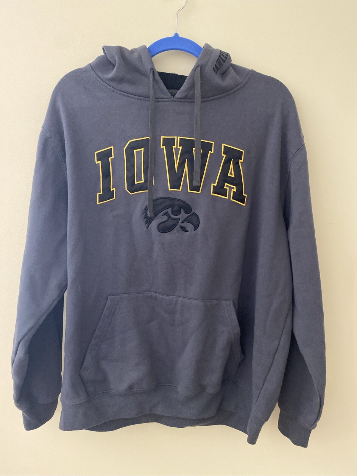 Iowa Hawkeyes Colosseum Hoodie Mens Size L with Patch Logo Pullover Sweatshirt