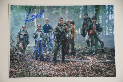 Alba August & Lucas Lynggaard Tønnesen signed The Rain Foto Autogramm Autograph