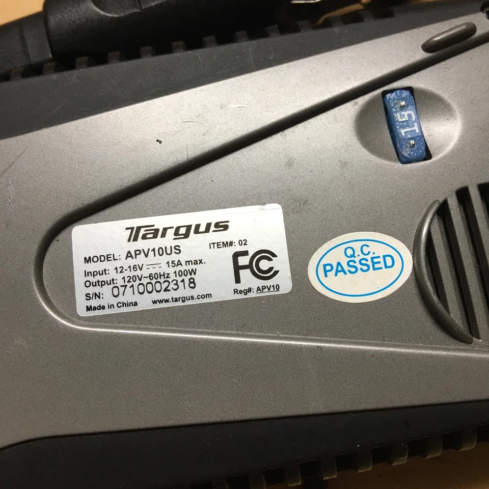 Inversor de alimentación Targus APV10US AUTOMÁTICO/AIRE 100 W Slimline para llevar a cualquier lugar Foto 2 de 3