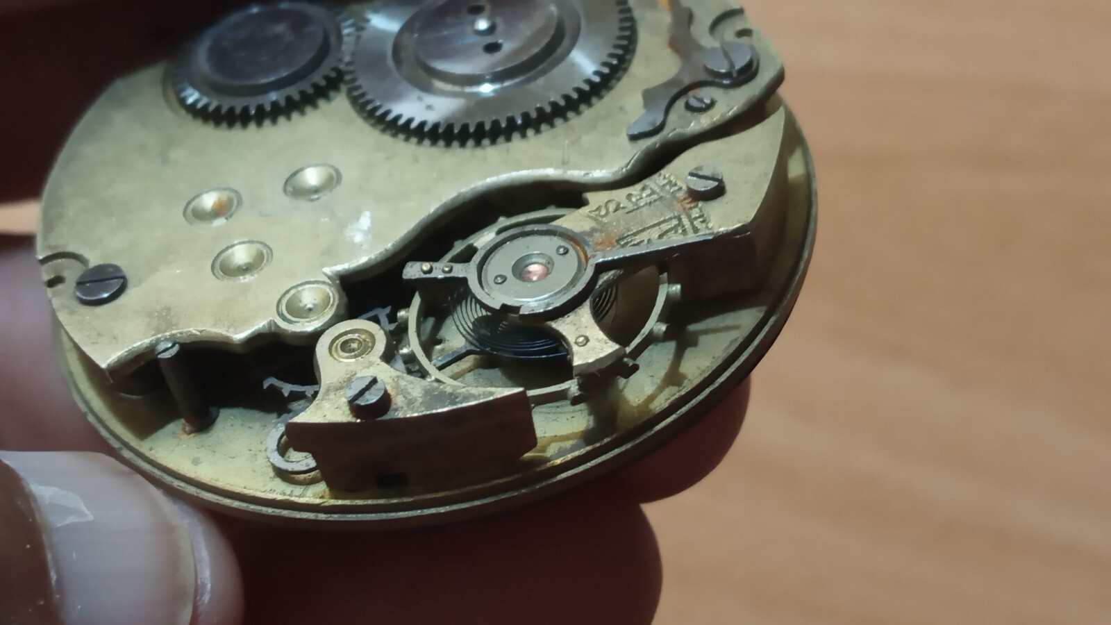CHRONOMETRE SUIZ. Montre De Gousset Extra-plate En Or Jaune 18K Le Mouvement Mecanique A Remontoir