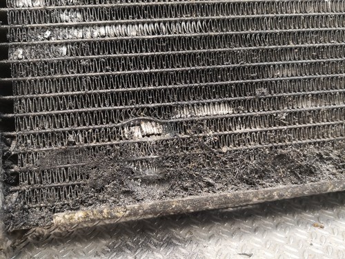 BMW 1 E87 120 d Manual Water Coolant Radiator 7788901 2.0 Diesel 120 kw - Picture 4 of 5