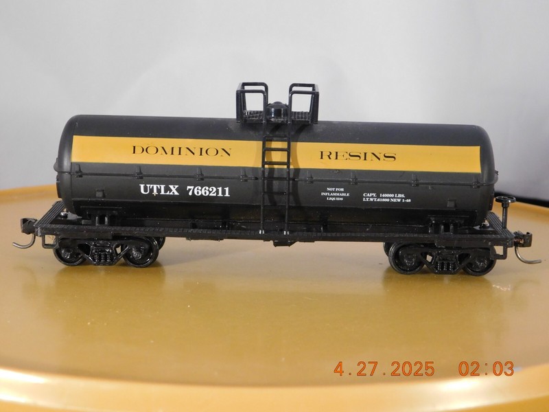 Presidents Choice - Mehano HO Scale 40' Tank Car Dominion Resins