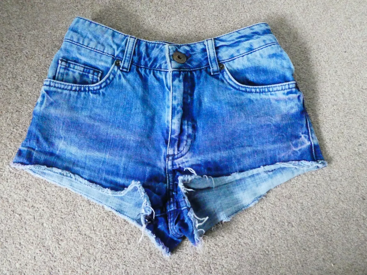 LADIES DISTRESSED LOOK SHORT DENIM SHORTS SIZE 6 FROM MISS SELFRIDGE BLUE WASH
