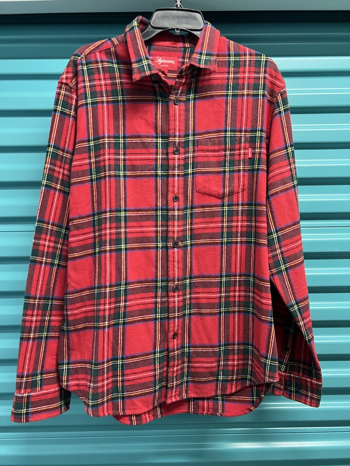 Chemise à carreaux rouge flanelle bleu vert supreme. Taille grande manches longues boutonnées