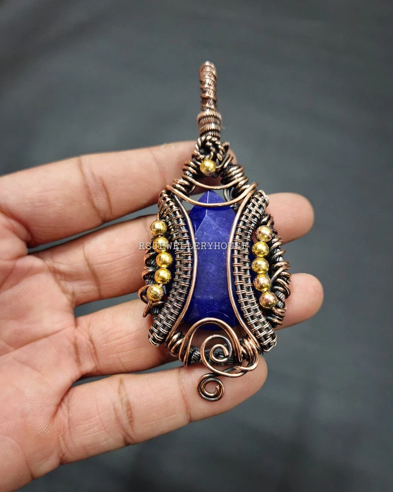 Colgante de zafiro azul envuelto en alambre de cobre joyería piedras preciosas regalo hecho a mano Foto 3 de 4