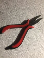 SZCZYPCE DO PRODUKCJI BIŻUTERII ZGIĘTYM NOSEM -CZARNE/CZERWONE - GUNMETAL