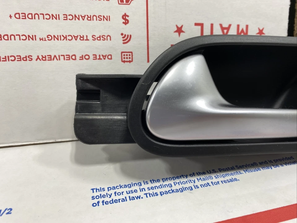 Volkswagen Tiguan 2013 manija interior puerta lateral izquierda OEM 5N0 839 113 Foto 4 de 4