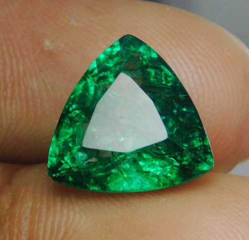 0.42ct 4.5x4mm Scissor Cut Natural Green Emerald - Unheated, Colombia Gem 0.42ct 4.5x4mm Scissor Cut Natural Green Emerald - Unheated, Colombia Gem
