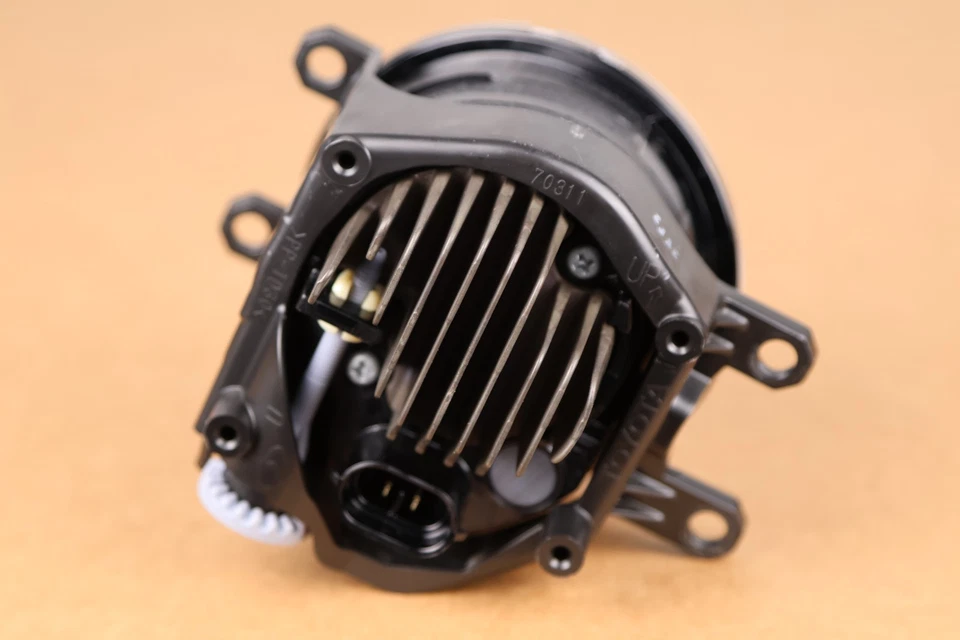 New Set! 2016-2020 Lexus GS300 GS350 GS450h Front Right Left LED Fog Light OEM - Image 4 of 4