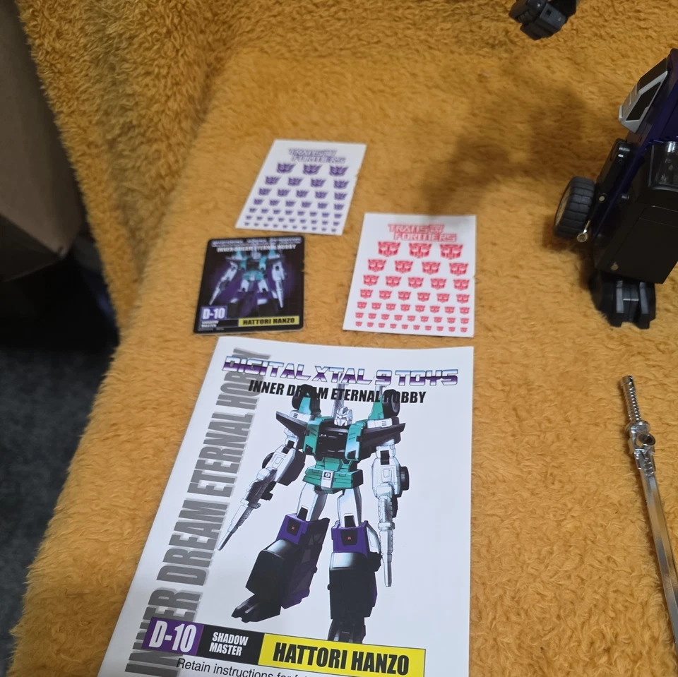 New DX9 Toys Sixshot D10 Hanzo Hattori G1 MP Reissue Action Figure in stock - Image 4 of 4