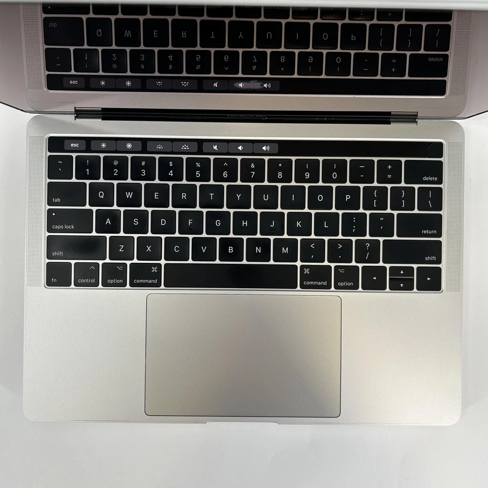 MacBook Pro 13 Silver 2017 3.5 GHz Intel Core i7 16GB 1TB SSD - Reflect Wear - Image 2 of 4