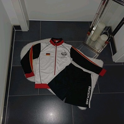 WM Outfit 134 140 146 Retro Sportjacke fussball Sporthose uefa schwarz rot gelb