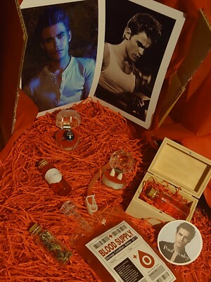 The Vampire Diaries Stefan Salvatore Box neu Blutbeutel und Heilmittel essbar