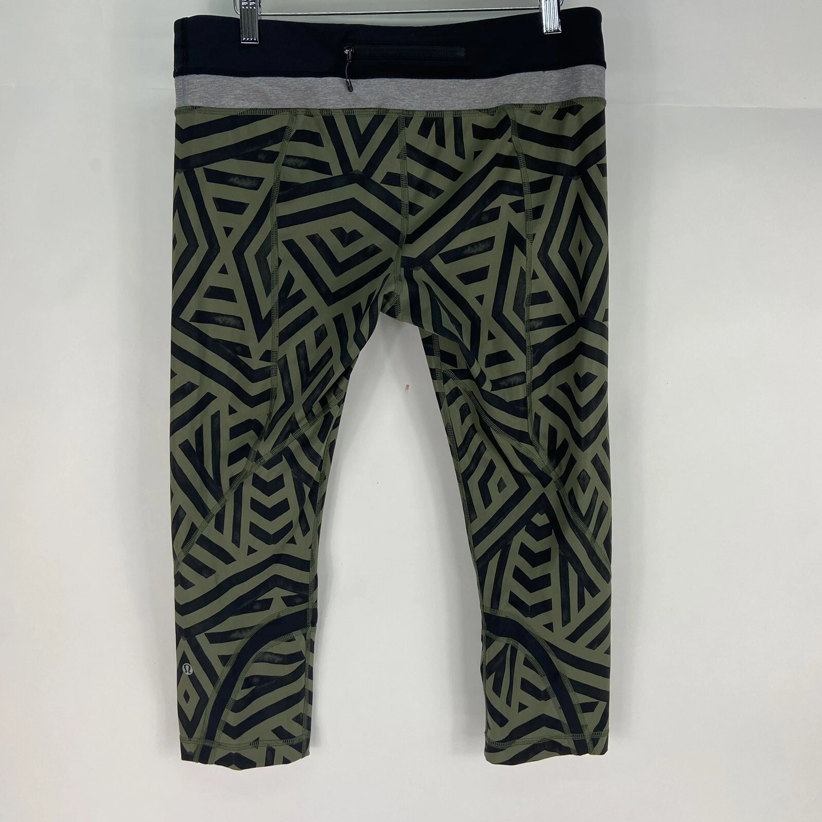 Lululemon Inspire Crop II Capris Black Chevron Shuffle Fatigue Green Sz 10