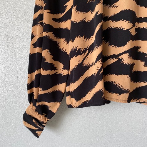 Vero Moda Women's Small Animal Print Black Tan Chic Satin Blouse - Picture 3 of 10