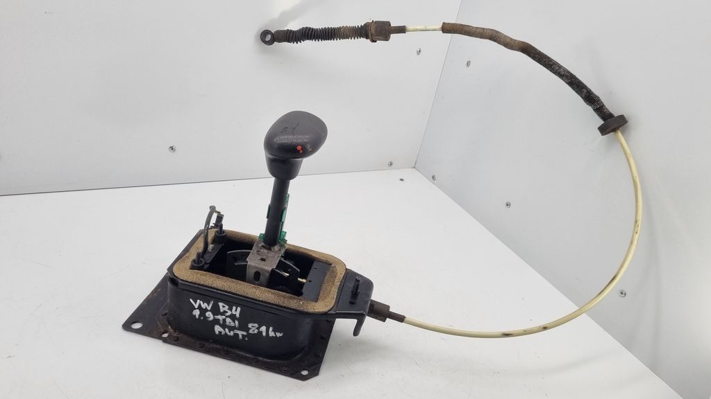 Volkswagen PASSAT B4 1995 gear selector shifter 357713265A OBR4110 
