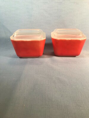 Vintage Pyrex Refrigerator storage dishes, small red rectangular with  lids