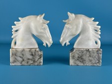 Coppia Statue In Pietra Alabastro Fermalibri Testa Di Cavallo Epoca XX Sec.