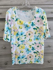 ⚘️TIME AND TRU Super Soft T-Shirt Top White/Pastel Floral Sz Lg  SO PRETTY!!!